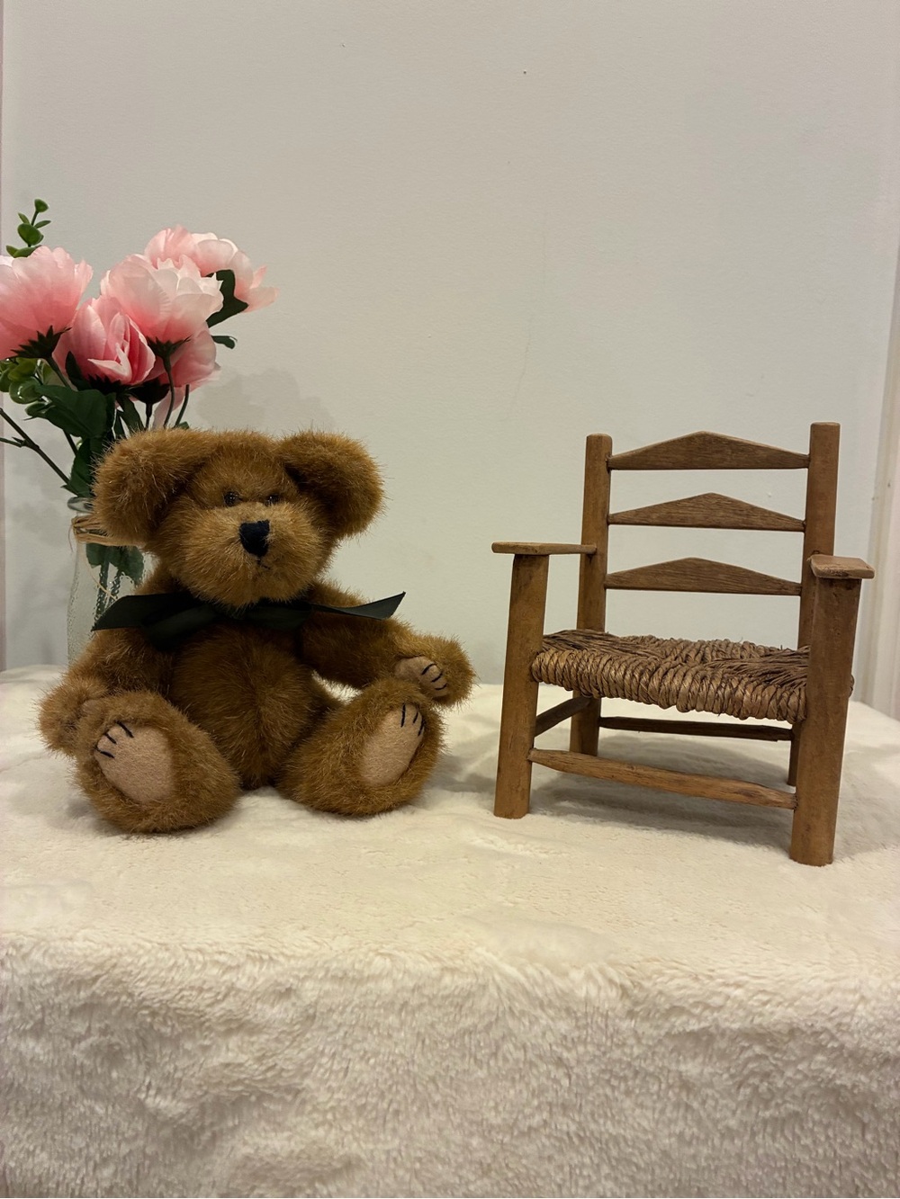 Boyds Bears "Craxton B. Bean" plush bear with Wooden Raffia Chair